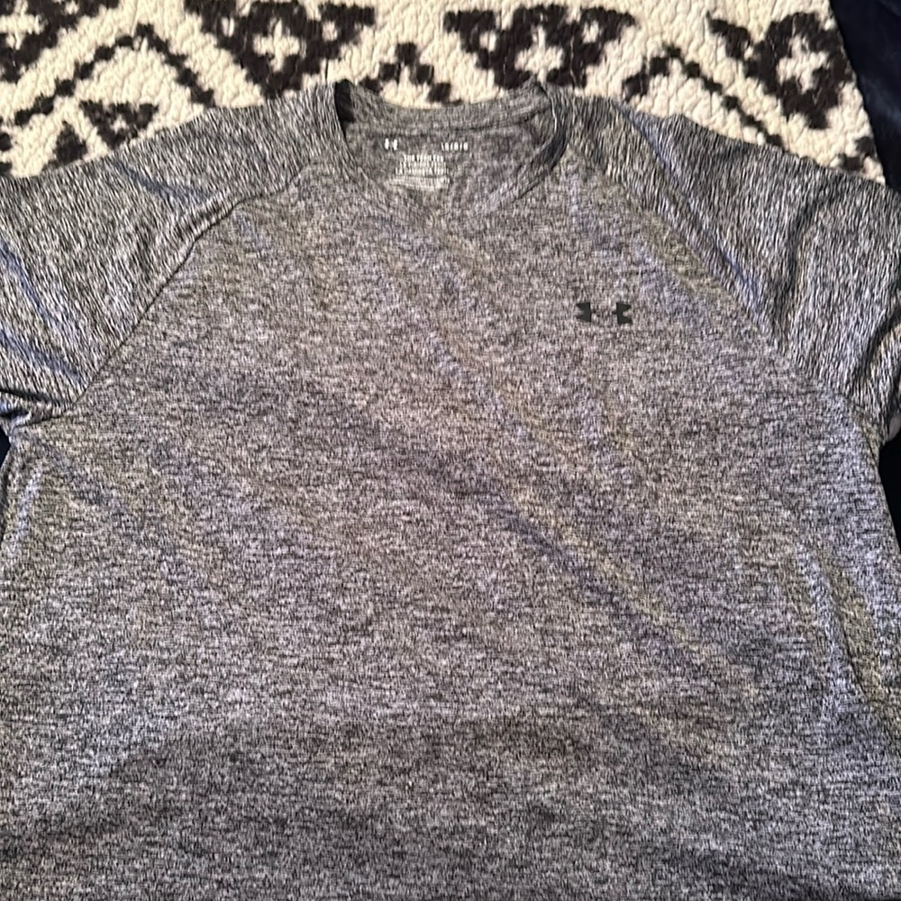 Large under armour men’s tech tshirt